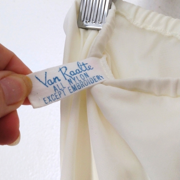 VINTAGE Satin Half Slip Cream Lace Embroidered Feminine Cottage Core - Picture 3 of 4